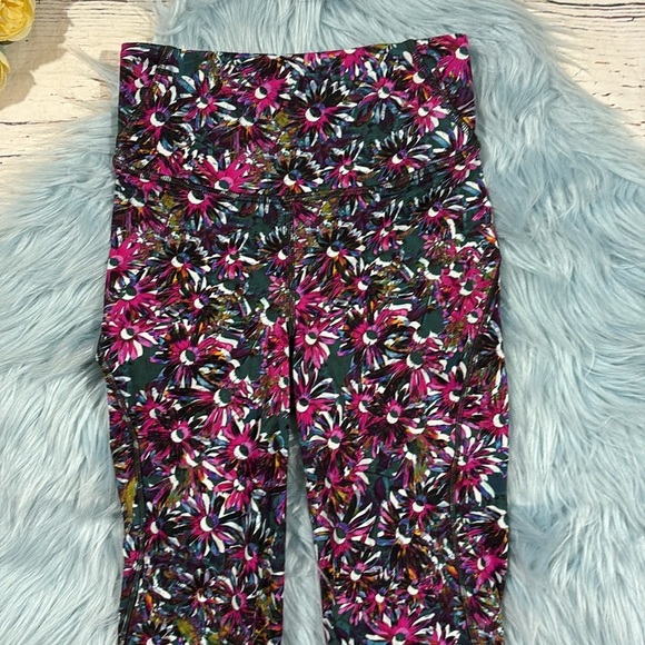 Lululemon Base Pace High-Rise Tight 28" *Brushed
Floral Electric Multi Nulux - Picture 8 of 10